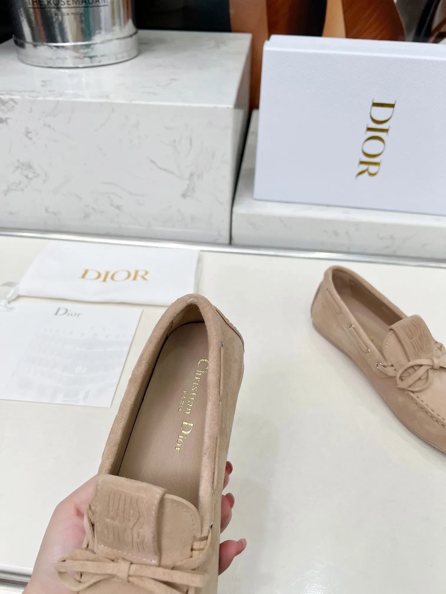 👟👟Ex-factory price 500👟👟 Dior's new spring and summer ultra-light jelly series loafers are brand new. The layout strives to create fashionable classic items. New products created at the first substantial show of Paris Fashion Week. The inspiration is cleverly combined by the D chief designer on the perfect shoe shape. Paired with brand buckles, it is even more fashionable! Original version, perfect and exquisite workmanship!  ✔️Upper: original fabric ✔️Inner lining: imported sheepskin lining ✔️Sole: original outsole ✔️Size: #35-41 (40 41 customized items are not returnable)